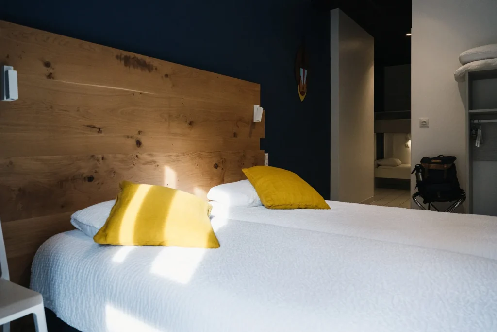 Chambre Classique Familiale - Hôtel les Fleurines - Villefranche de Rouergue