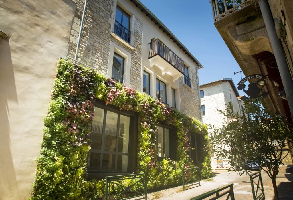Façade Hôtel les Fleurines - Villefracnhe de Rouergue