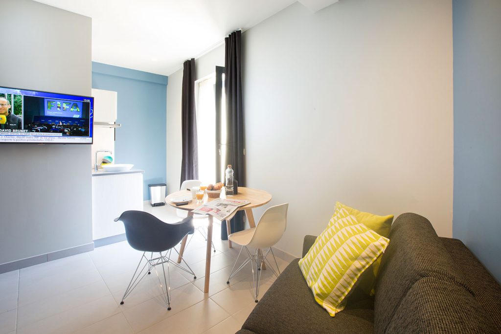 Appartement La Chartreuse à Villefranche-de-Rouergue avec vue sur la chapelle des Pénitents Noirs et accès rooftop