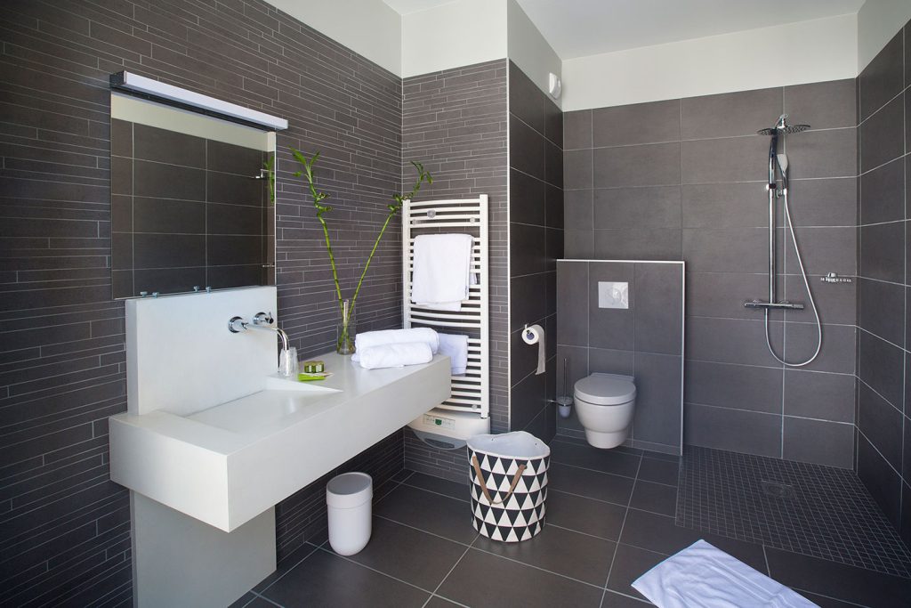 Appartement Pénitents-Noirs à Villefranche-de-Rouergue avec vue sur la chapelle des Pénitents Noirs et accessible PMR